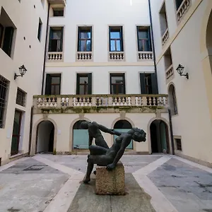 residenza-corso-palladio-159.hotelinveneto.com/